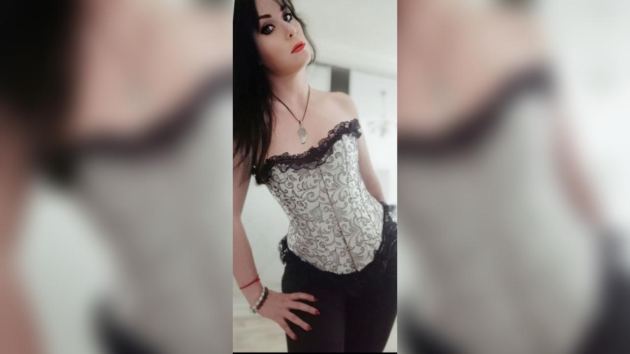 Webcam chat profile for AlyaHarper: Ask about my other interests