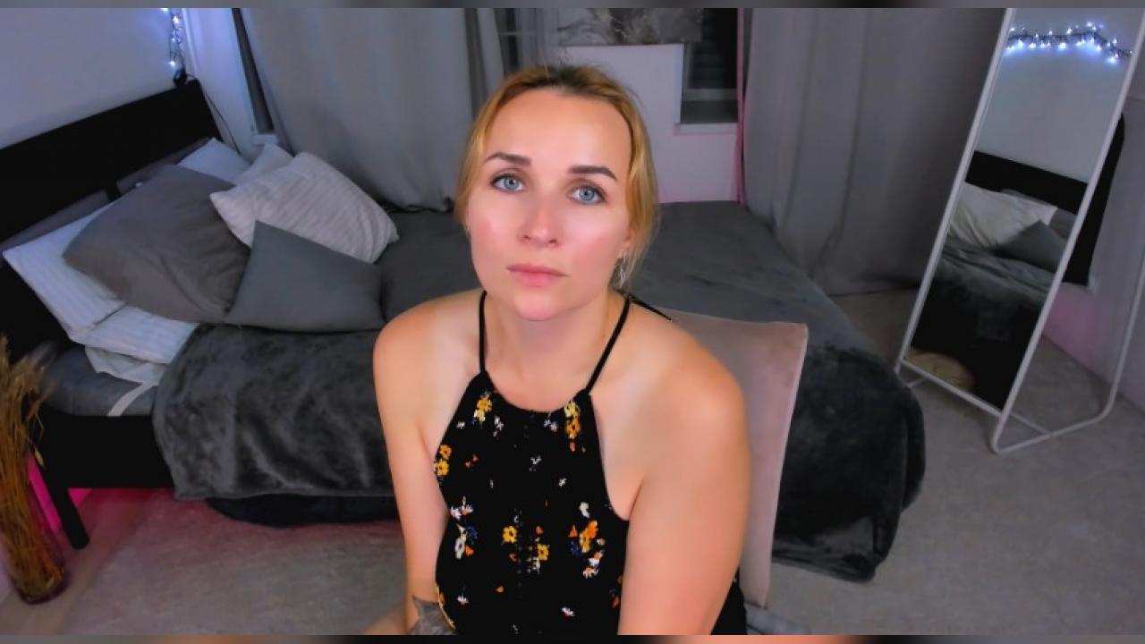 Webcam chat profile for KarinellaSeduct: Legs, feet & shoes