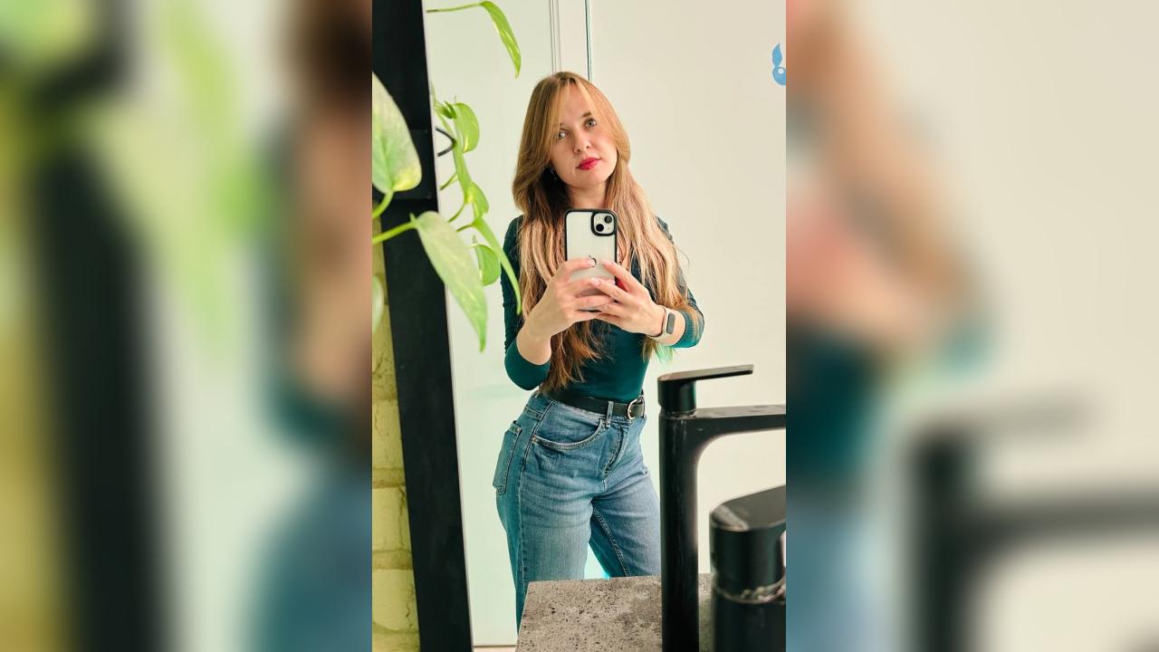 Webcam chat profile for Elena357357: Art