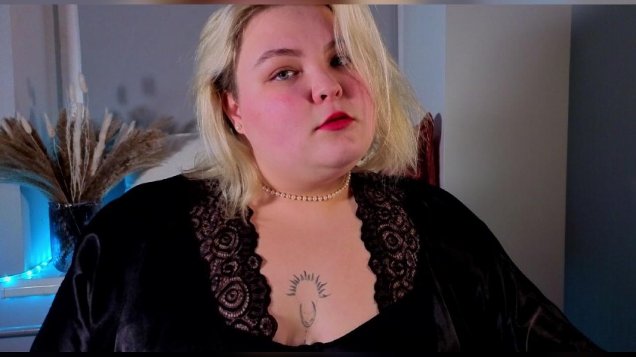 Webcam chat profile for EllaBigBabe: Leather