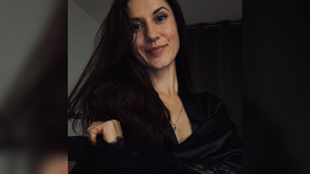 Webcam chat profile for SecretSunny: Travel