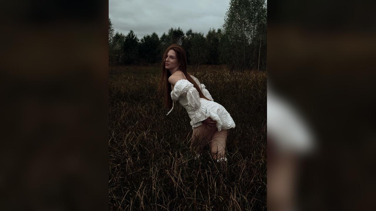 Webcam chat profile for GirlLi: Cooking