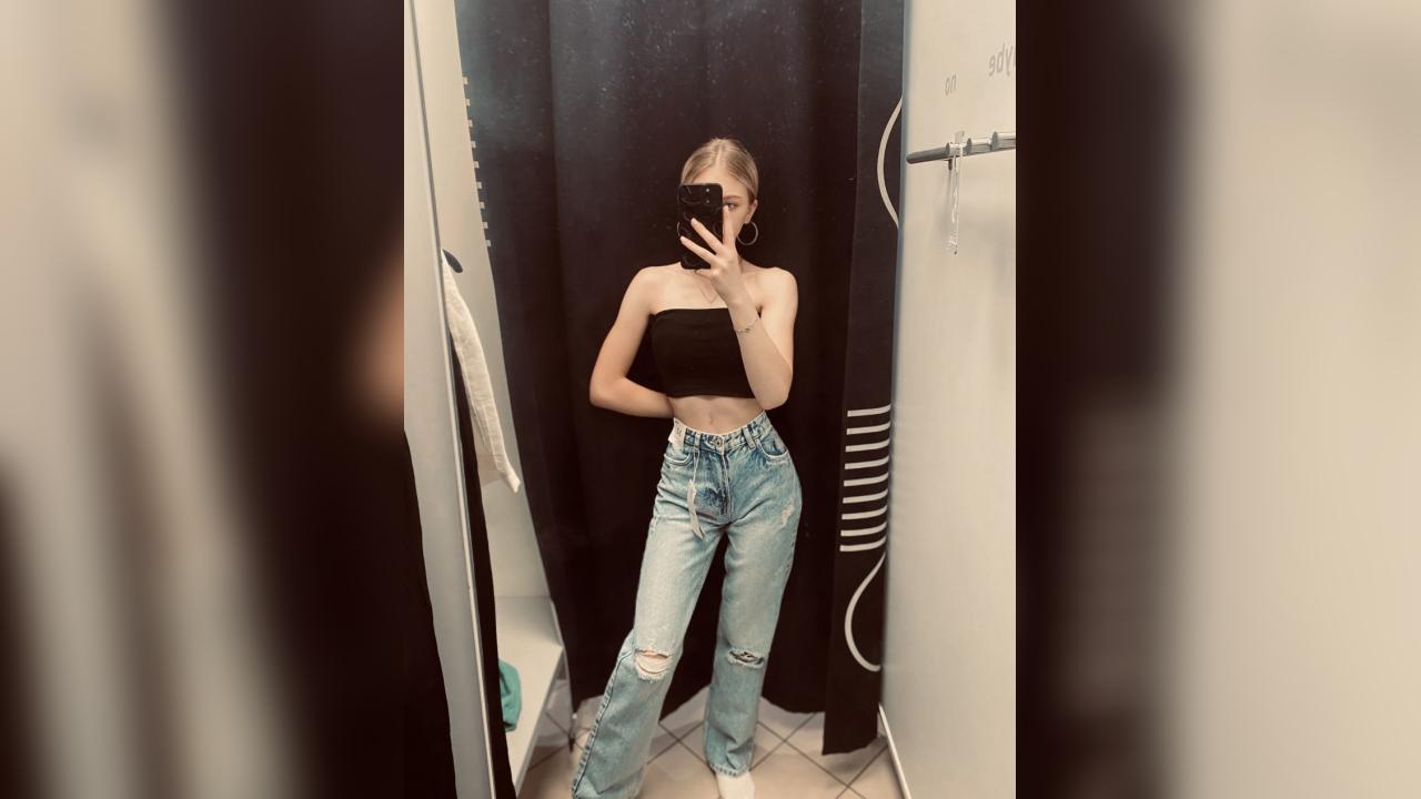 Webcam chat profile for BlondieBabe