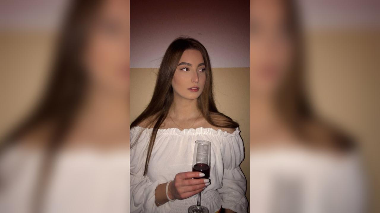 Webcam chat profile for Zani: Ask about my Hobbies