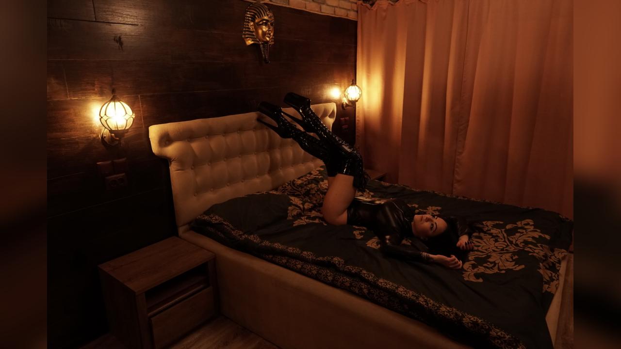 Webcam chat profile for Izabel: Dominatrix