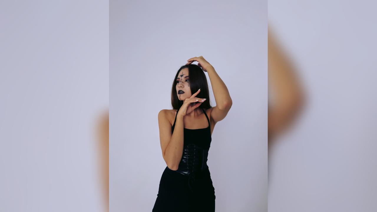 Webcam chat profile for EllaCurtise: Outfits