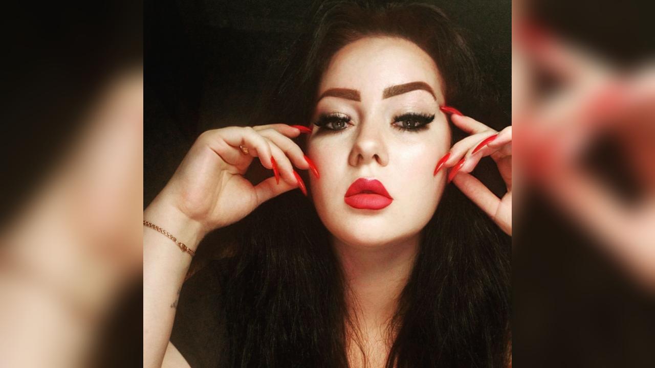 Webcam chat profile for Kossandraa1: Nails