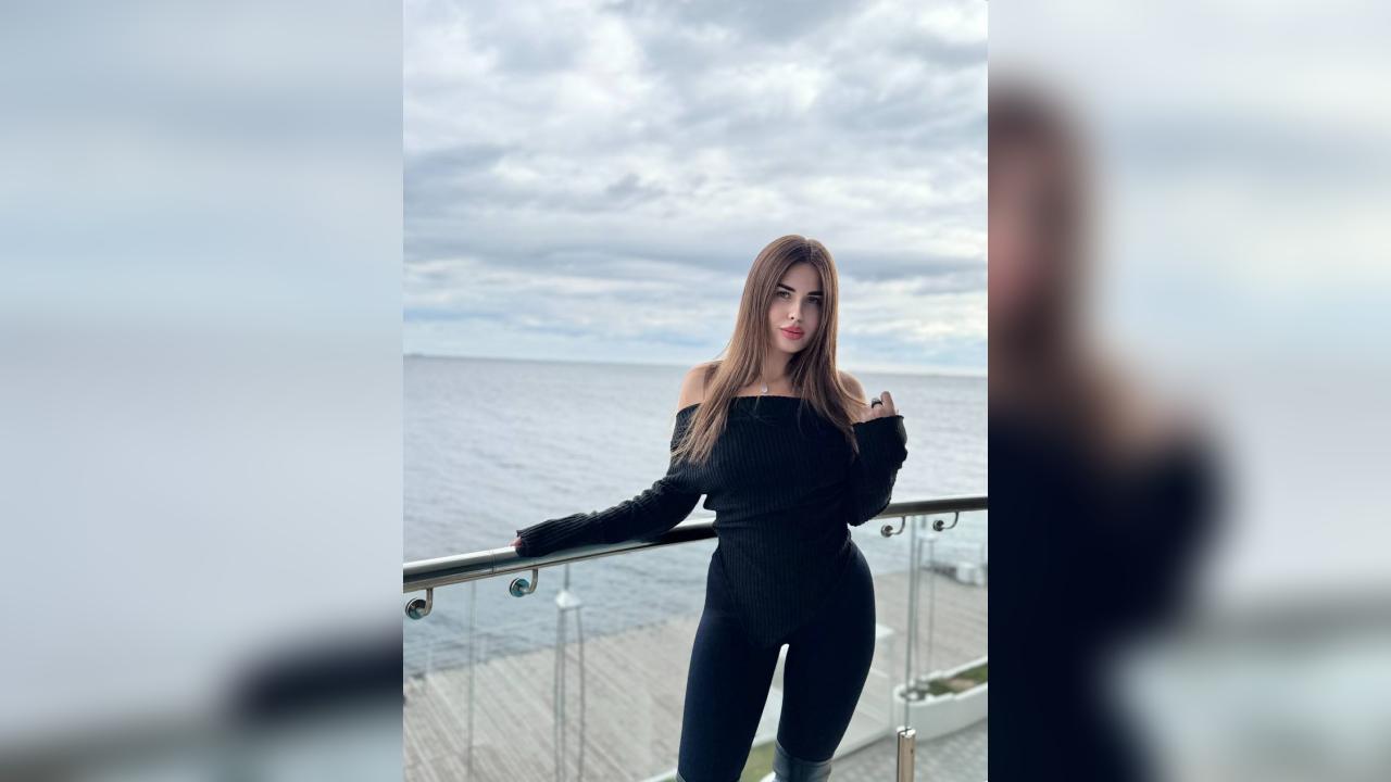 Webcam chat profile for VikkiAmore: Dancing