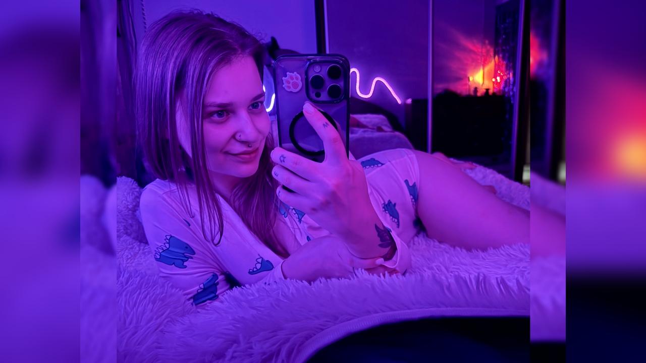 Webcam chat profile for LunaPop