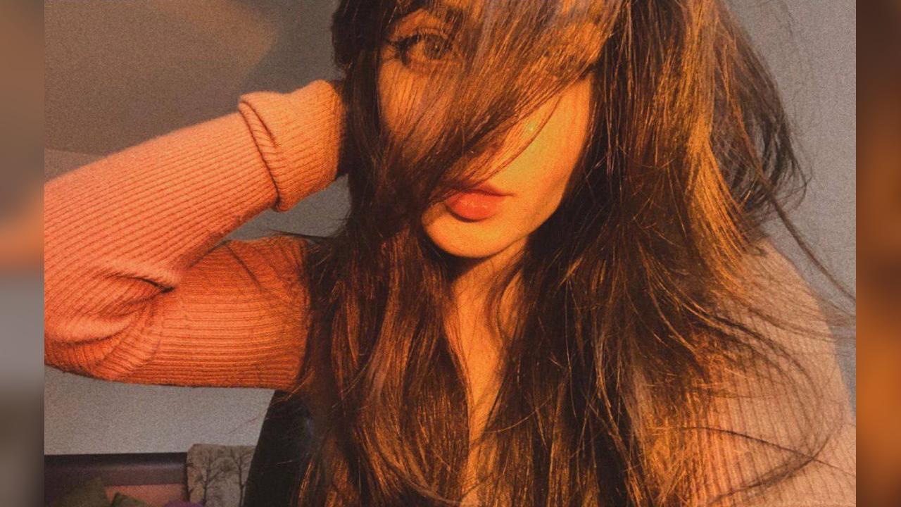 Webcam chat profile for BellaSink: Leather