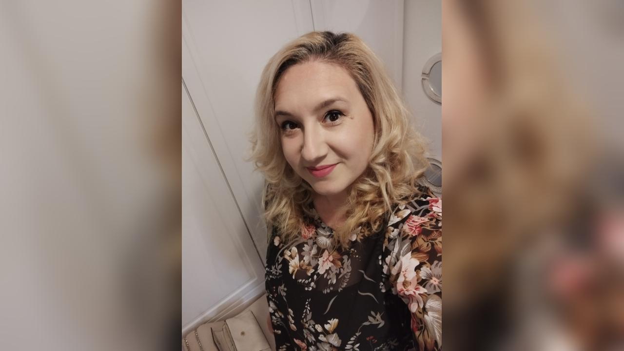 Webcam chat profile for BlondeAmalia: Legs, feet & shoes