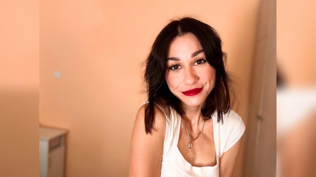 Webcam chat profile for BrownEyesDream: Legs, feet & shoes