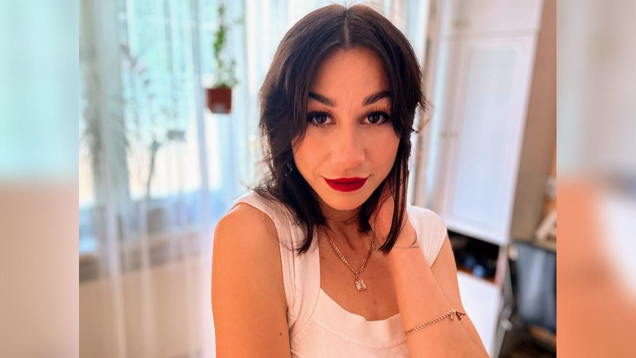 Webcam chat profile for BrownEyesDream: Legs, feet & shoes