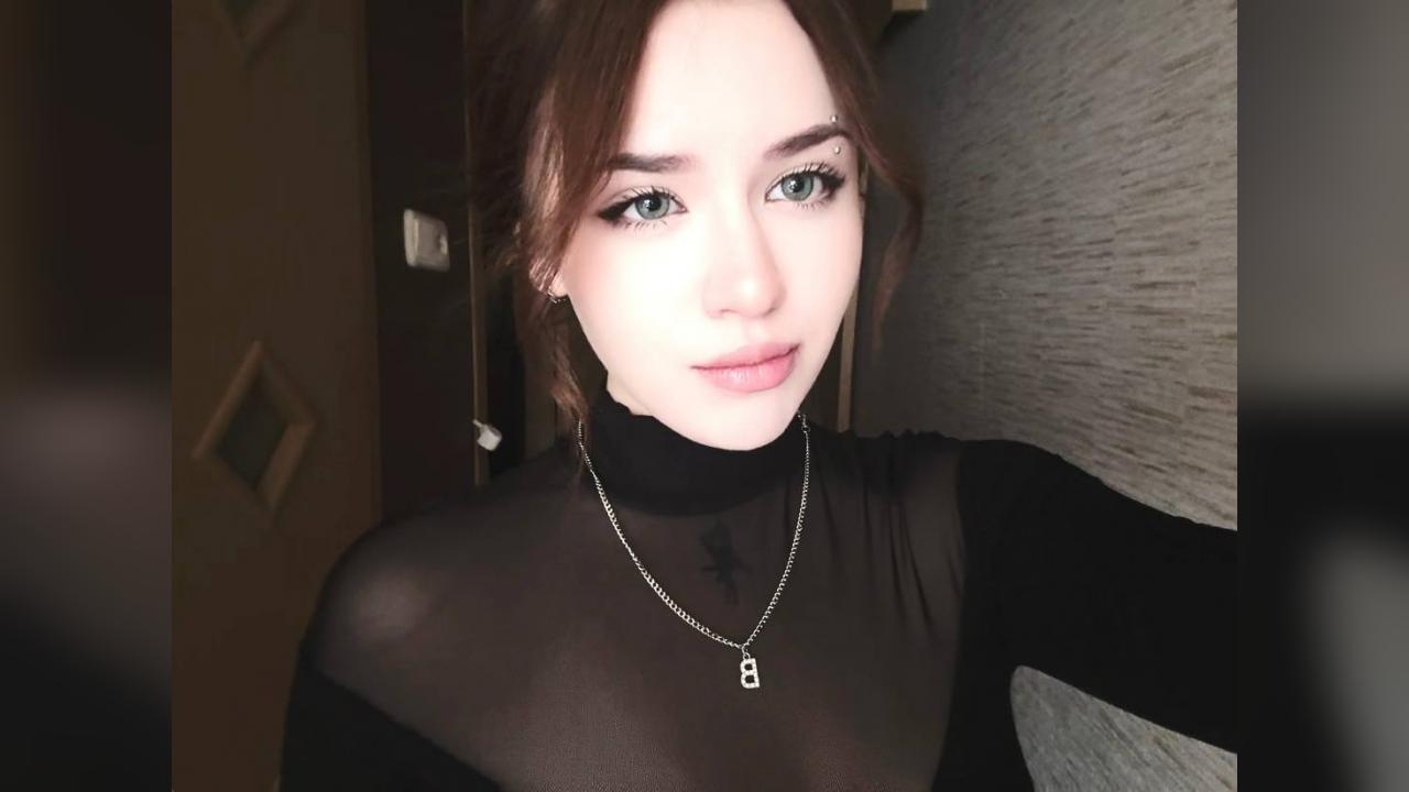 Webcam chat profile for Eliseya: Outfits