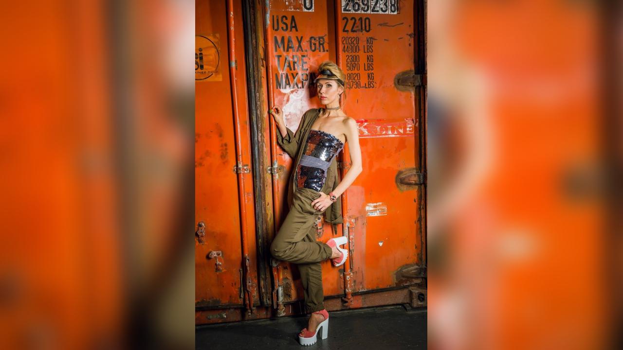 Webcam chat profile for MistressV: Nails