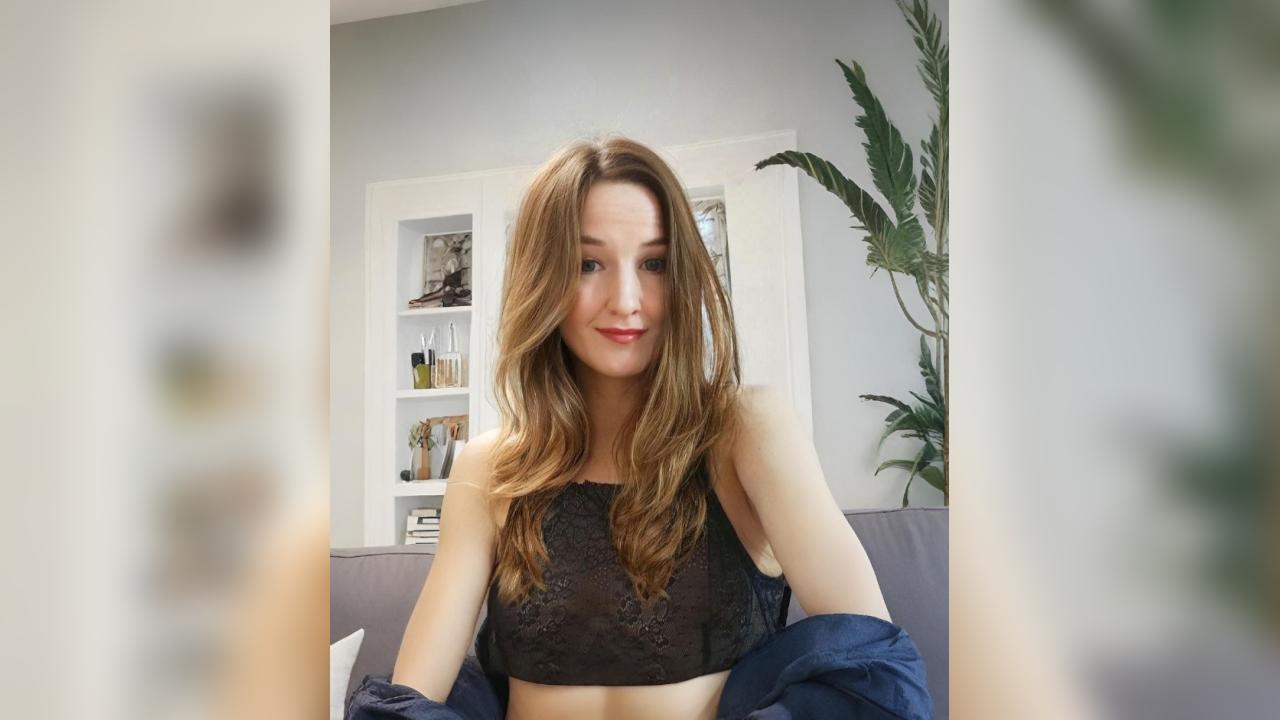 Webcam chat profile for Elizabeth1V: Dancing