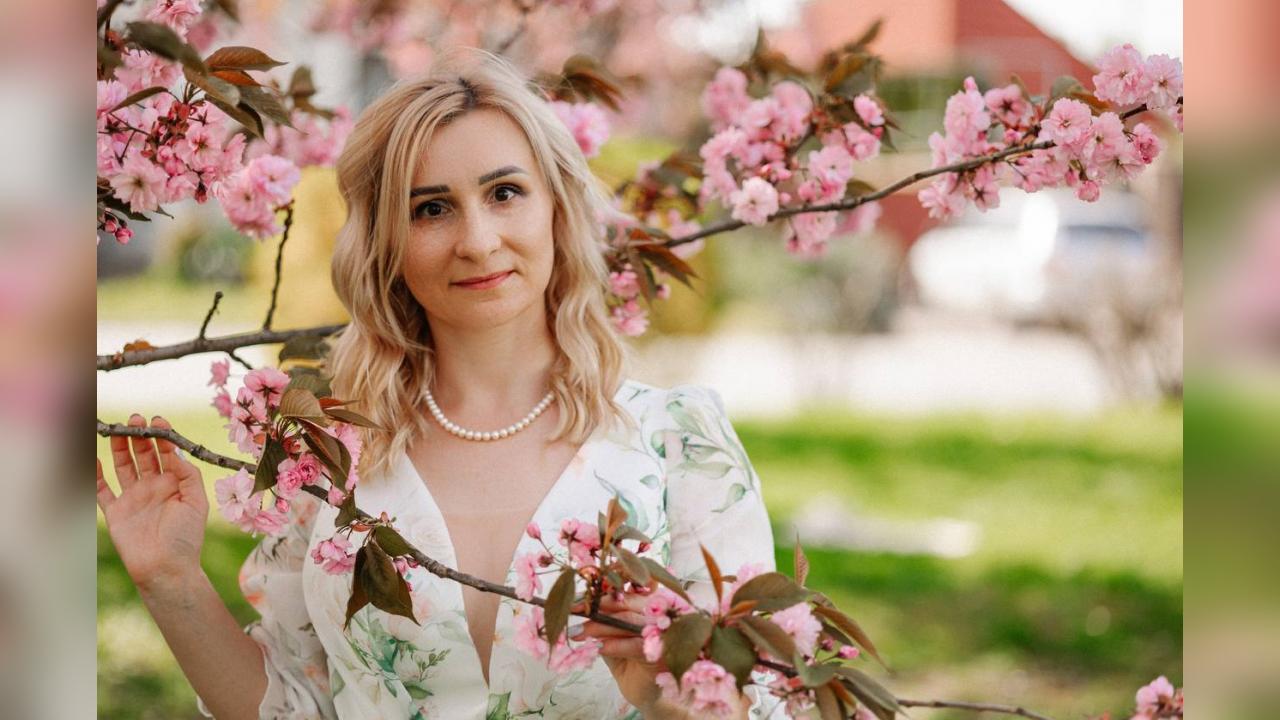 Webcam chat profile for CrystalShine: Outfits