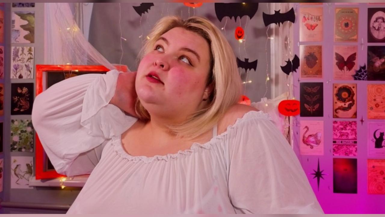 Webcam chat profile for EllaBigBabe: Leather