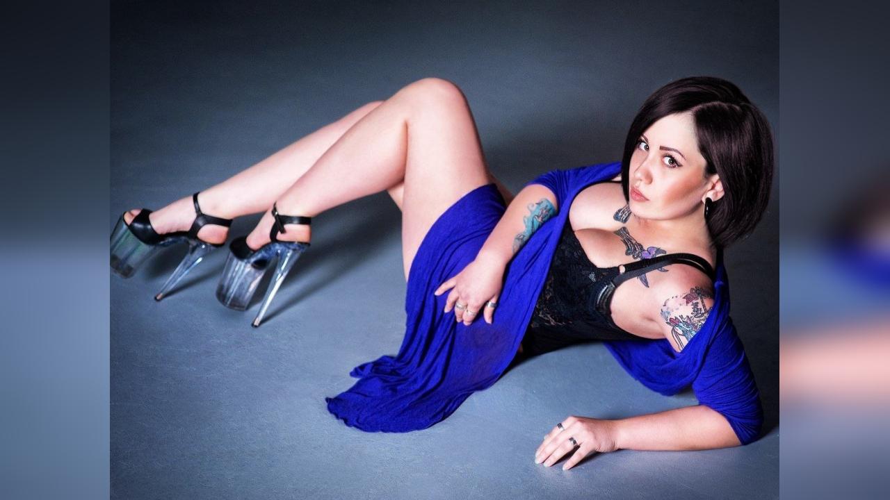 Webcam chat profile for SenoriitaDakota: Legs, feet & shoes