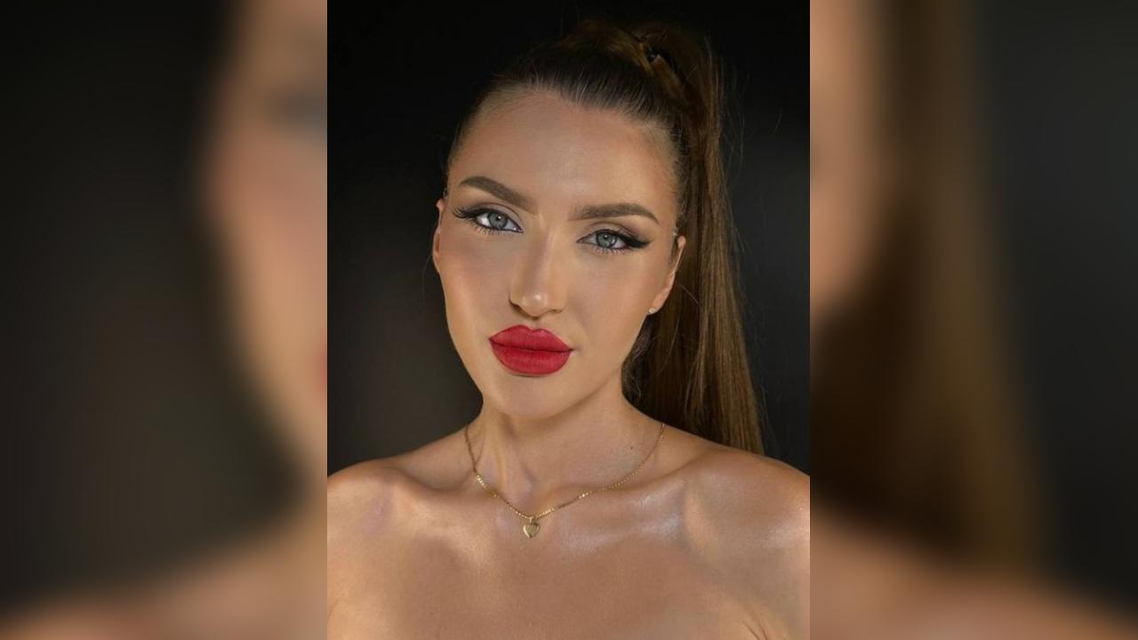 Webcam chat profile for 1FlirtyLollly: Legs, feet & shoes