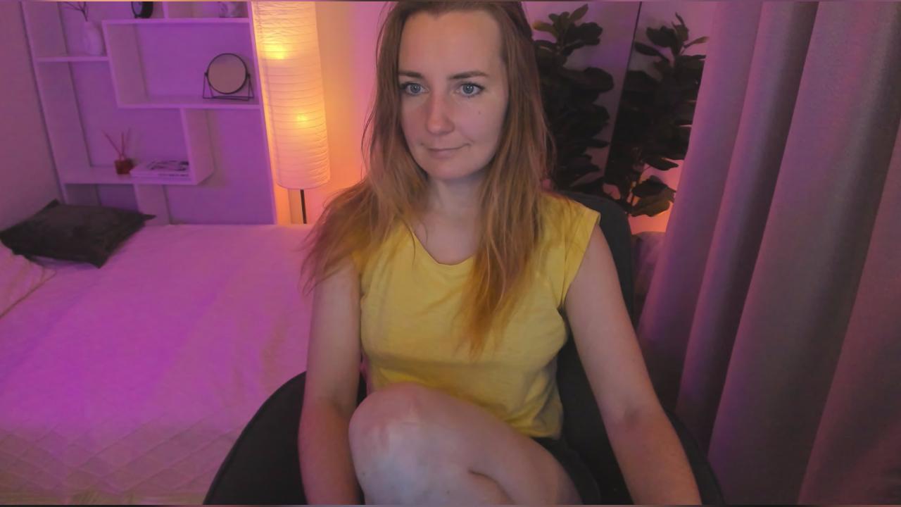 Webcam chat profile for MeggySun: Legs, feet & shoes