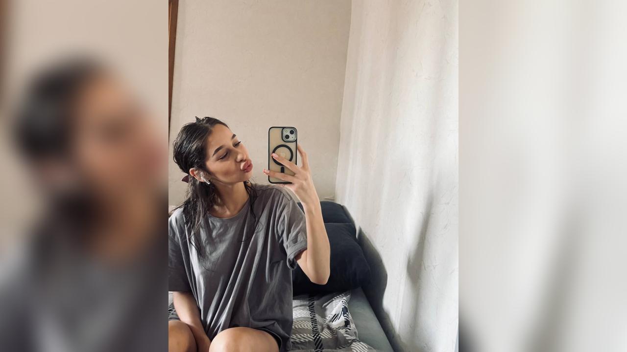 Webcam chat profile for JoyceBlack: Legs, feet & shoes