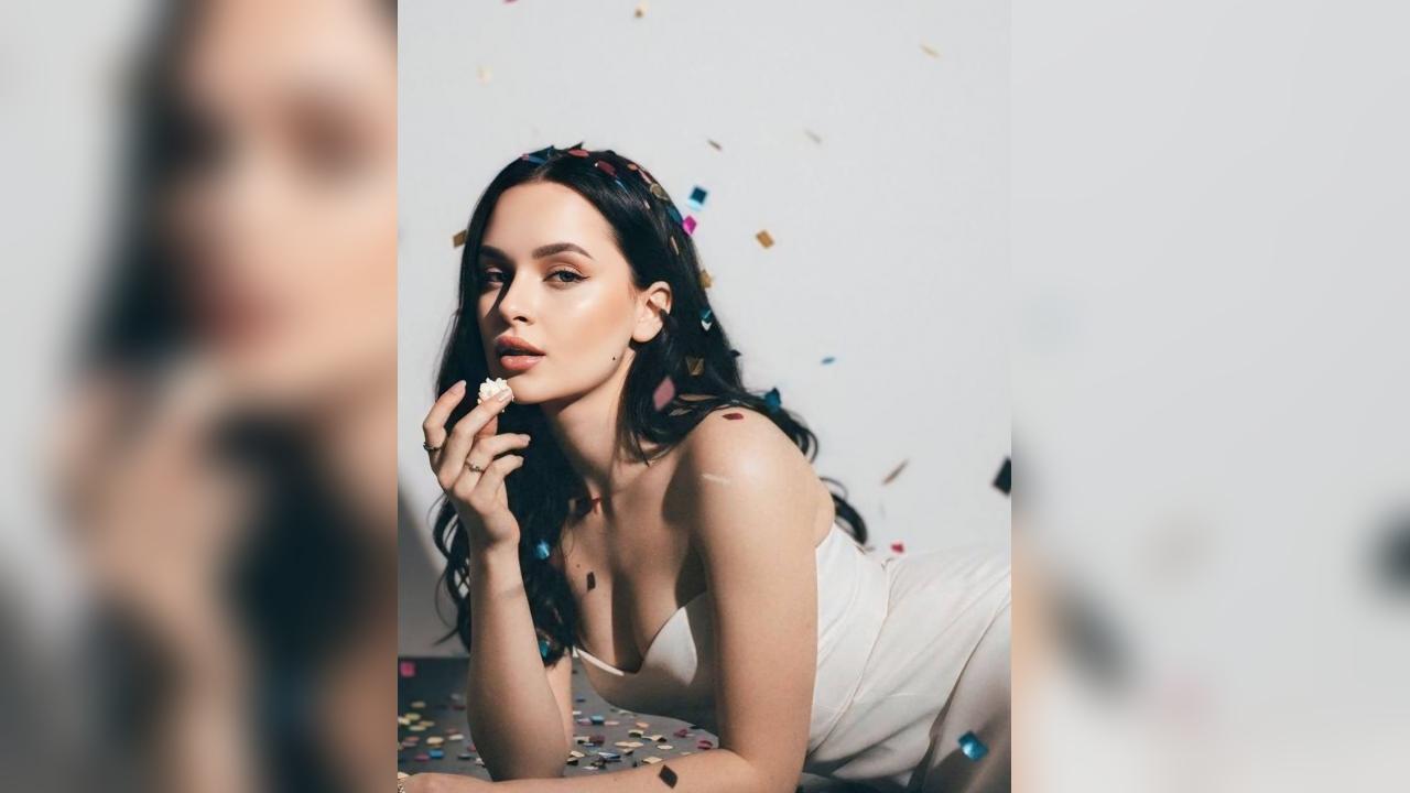 Webcam chat profile for JessieNice: Latex & rubber