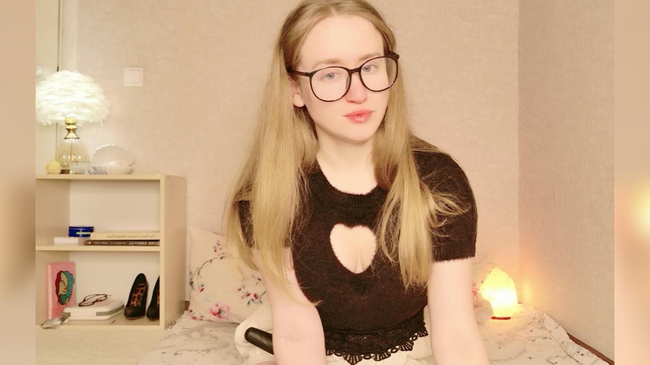 Webcam chat profile for MagicalKate: Kissing