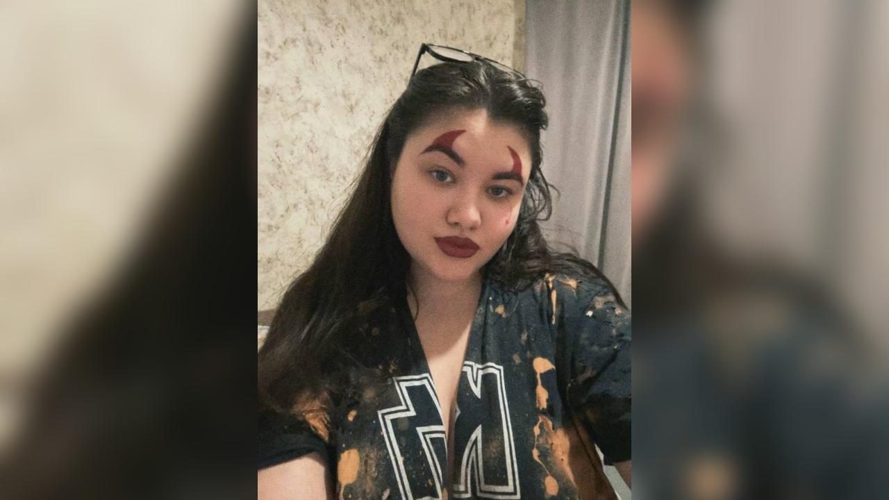 Webcam chat profile for Uli4kaLI: Legs, feet & shoes