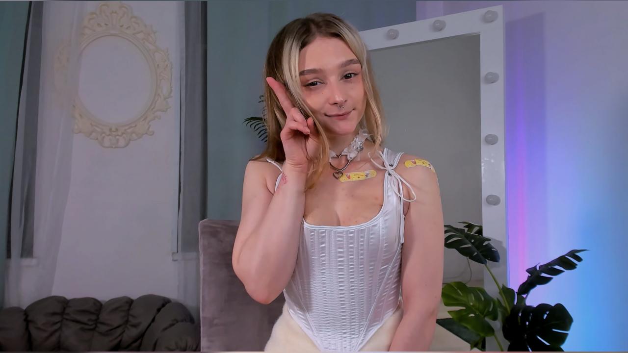 Webcam chat profile for MayBleach: Leather