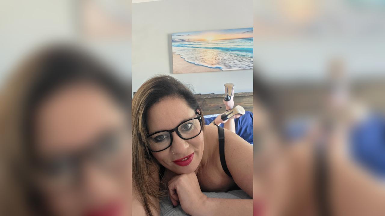 Webcam chat profile for PeachyGoddess: Nails