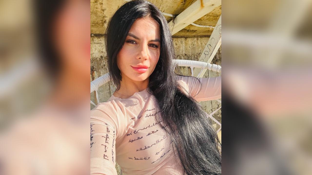 Webcam chat profile for Lyvona: Outfits