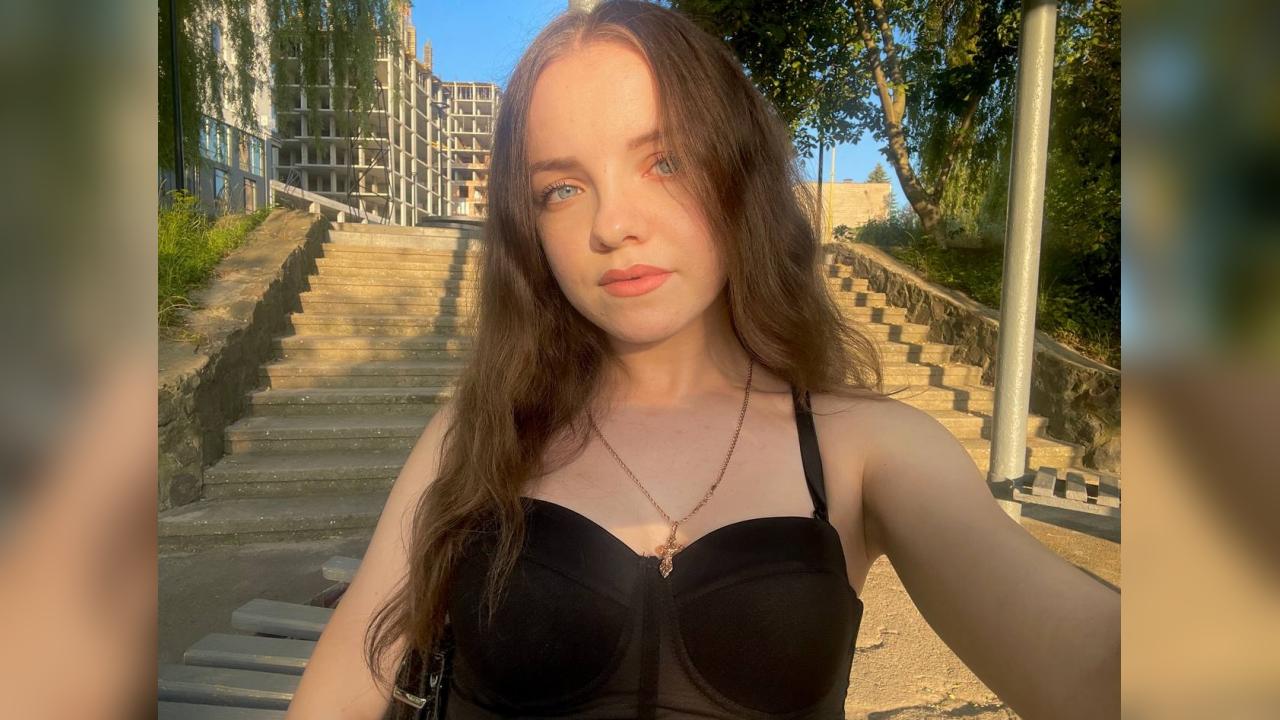 Webcam chat profile for Oleo19: Books/Reading