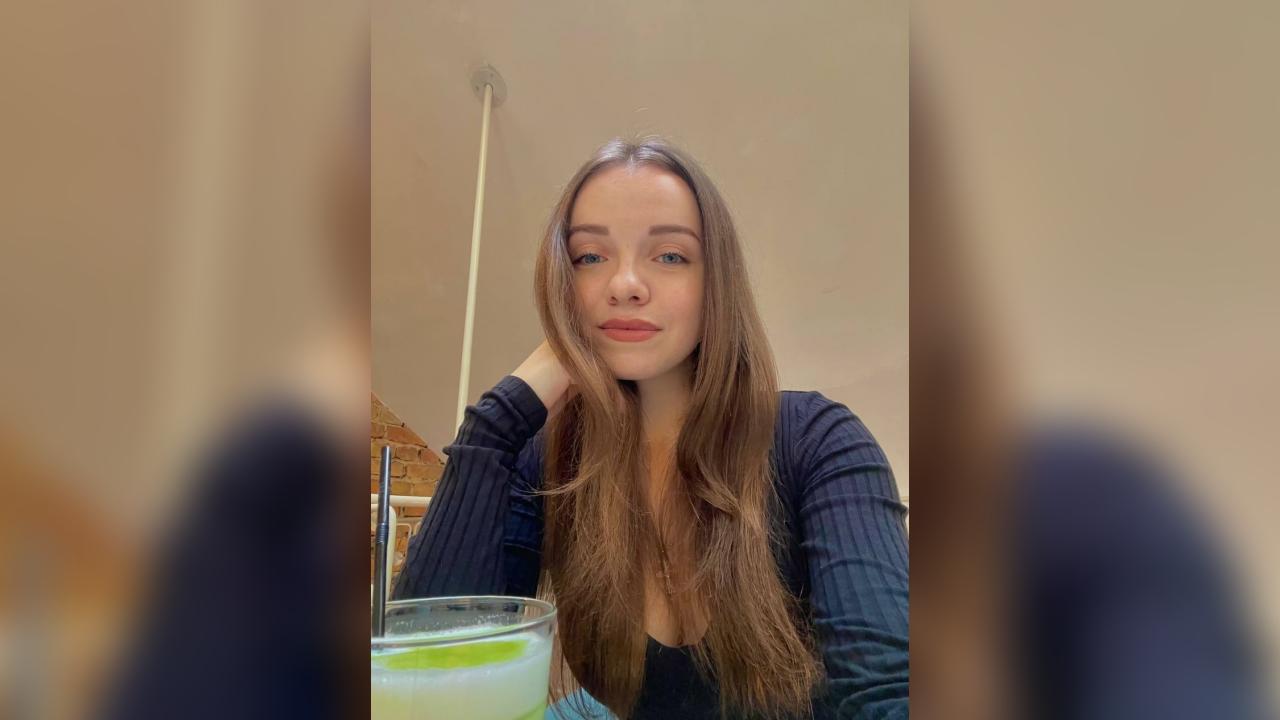 Webcam chat profile for Oleo19: Books/Reading