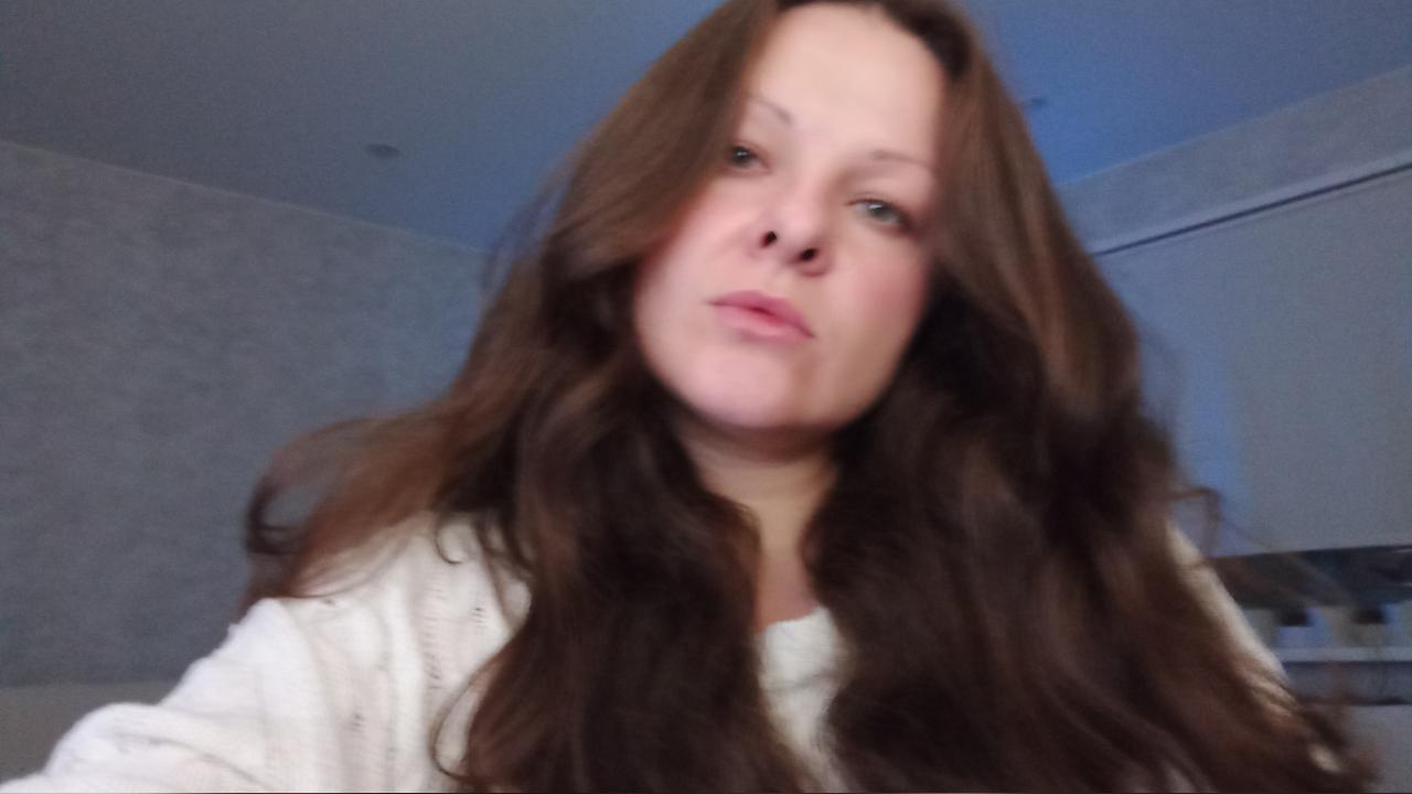 Webcam chat profile for MalinkaMila: Legs, feet & shoes