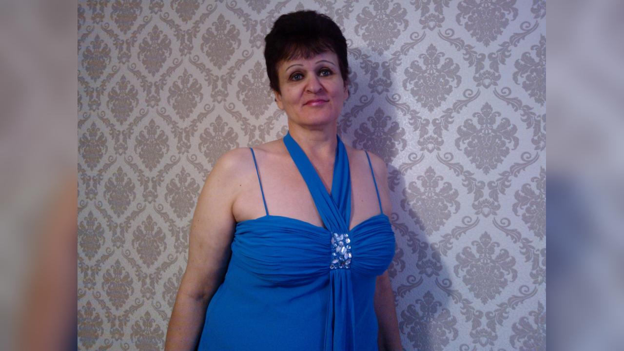 Webcam chat profile for PaullaaGolden: Legs, feet & shoes