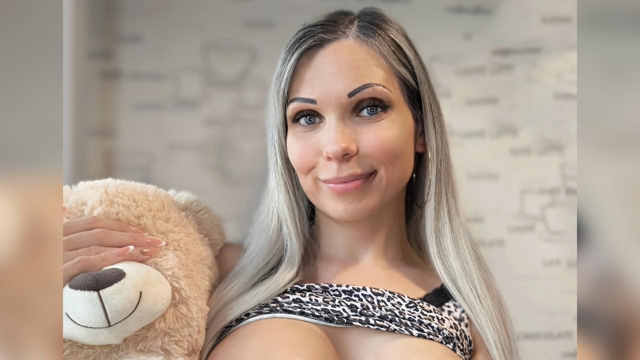 Webcam chat profile for TightBarbie: Dominatrix