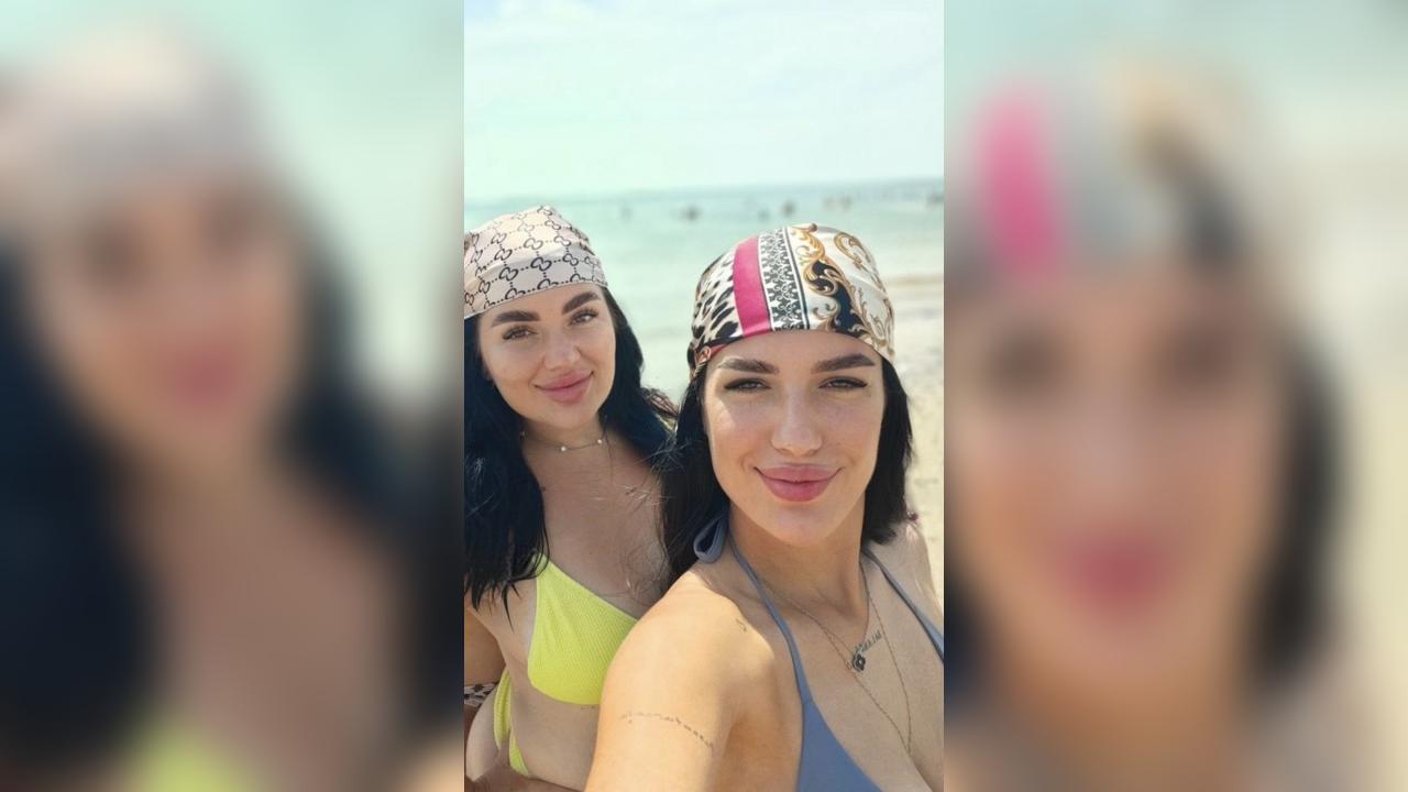 Webcam chat profile for VelvetMuse