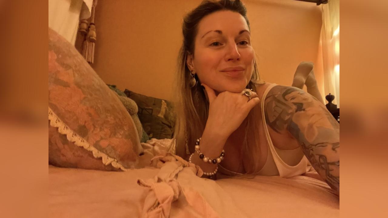 Webcam chat profile for LonelyWolfie: Leather