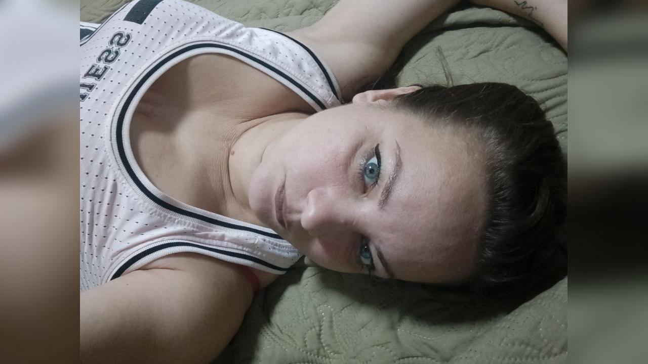 Webcam chat profile for JennCarter: Ask about my other interests