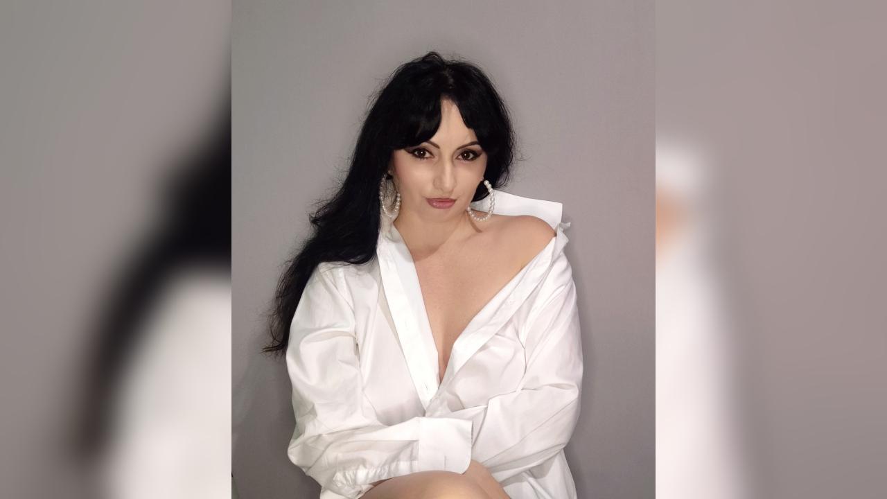 Webcam chat profile for Izida: Humor