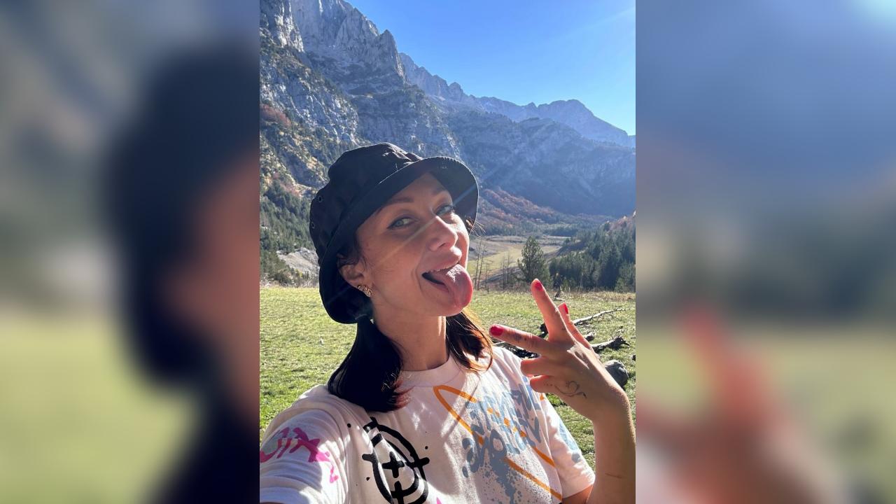 Webcam chat profile for Clarisse: Travel