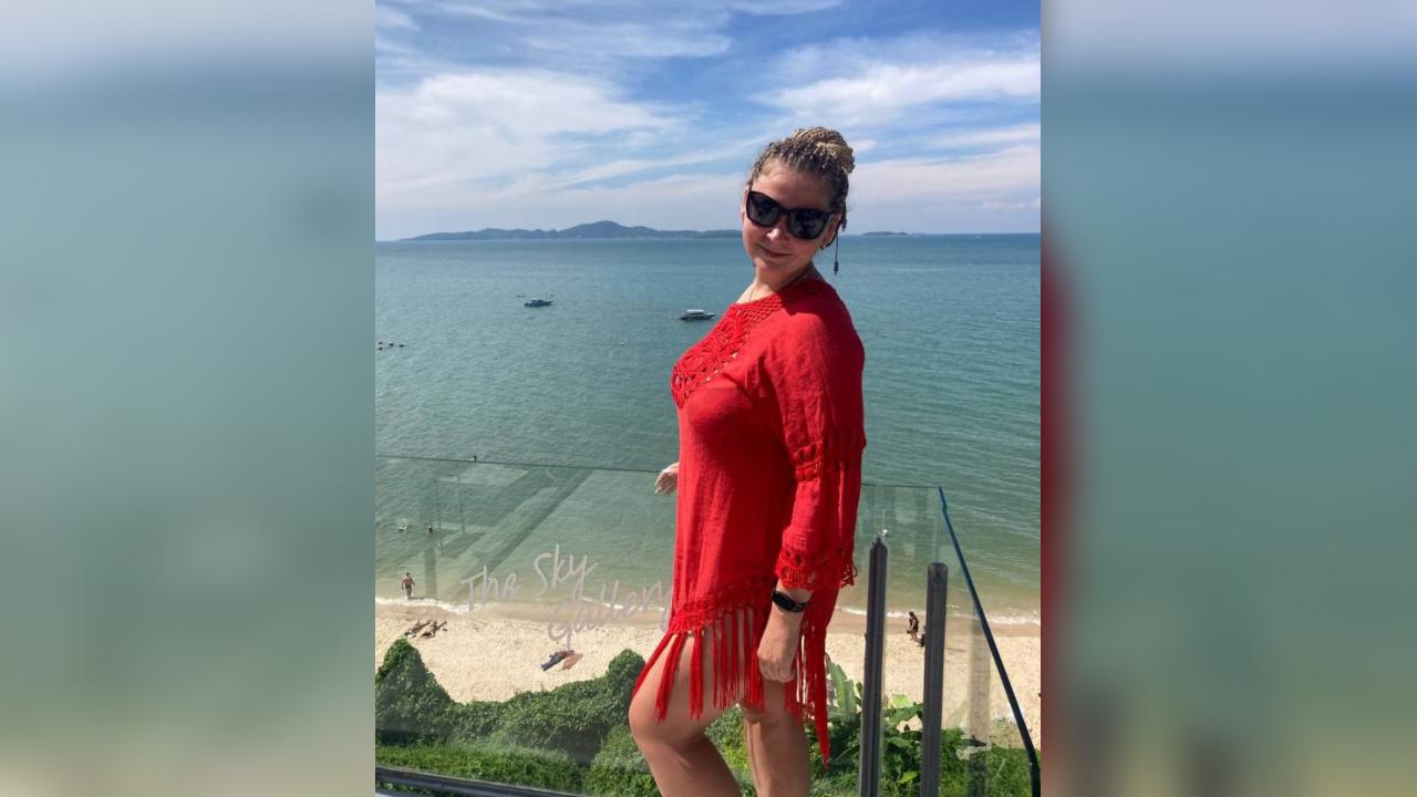 Webcam chat profile for 00Evelyn: Legs, feet & shoes