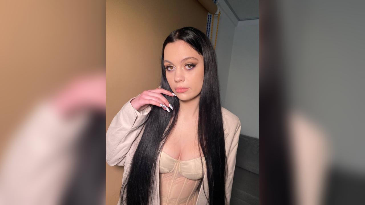 Webcam chat profile for A1deline: Ask about my Hobbies