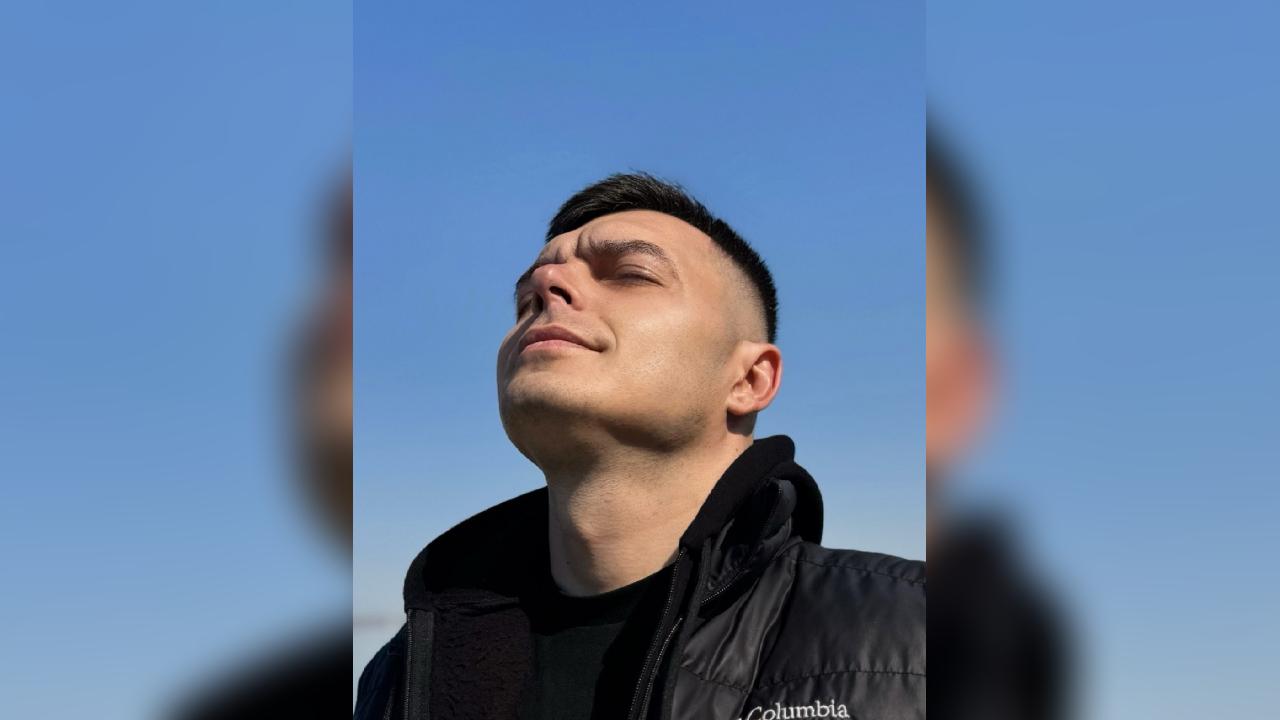 Webcam chat profile for YourBadBoy: Legs, feet & shoes