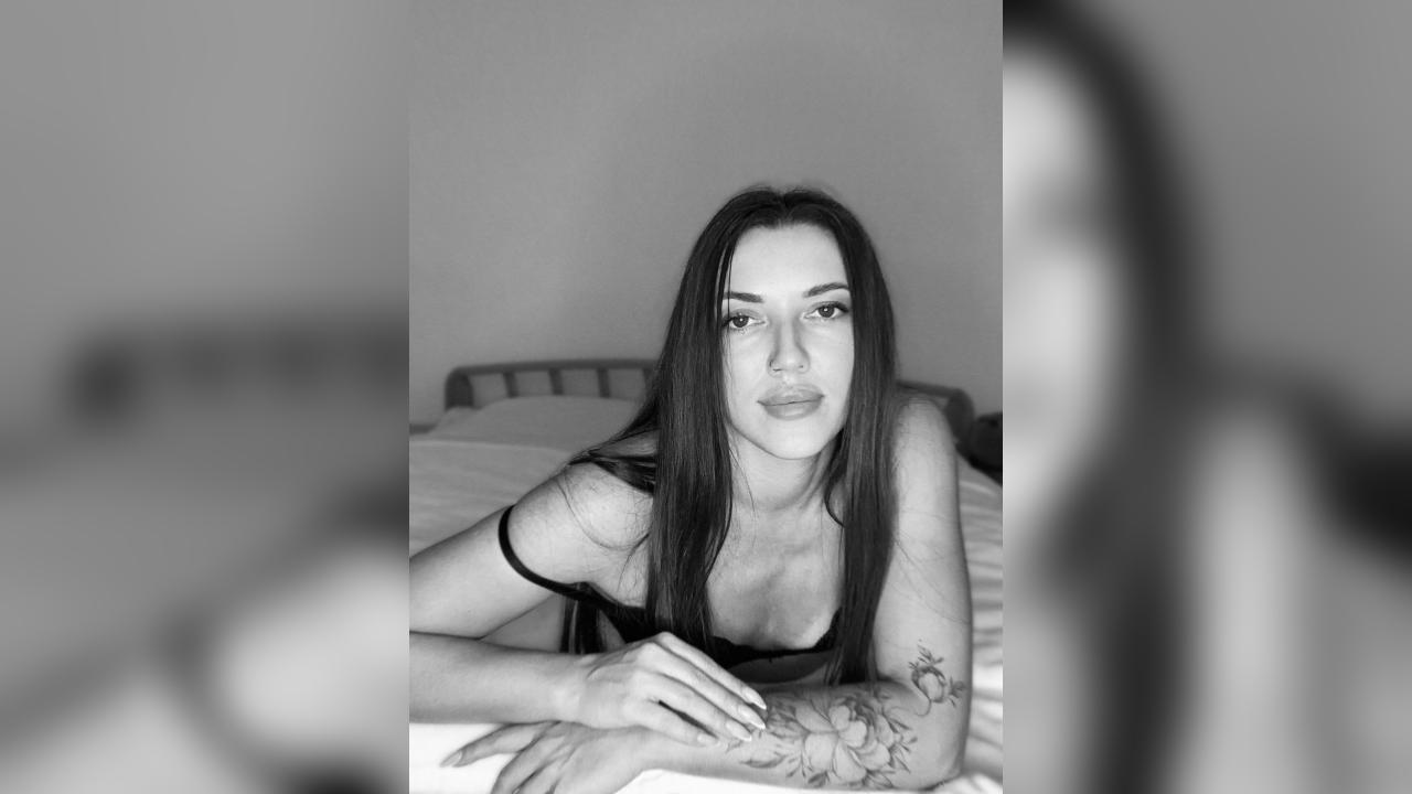 Webcam chat profile for SweetTi: Legs, feet & shoes