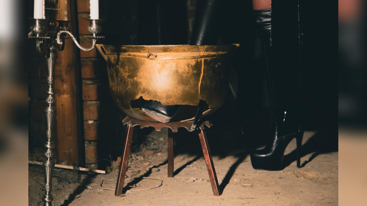 Webcam chat profile for KatiaMoon: Bondage & discipline