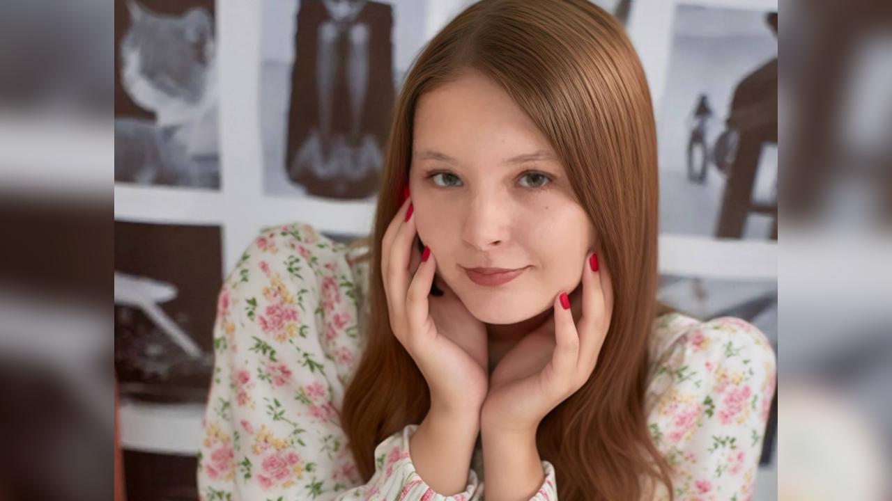 Webcam chat profile for Camellia: Legs, feet & shoes