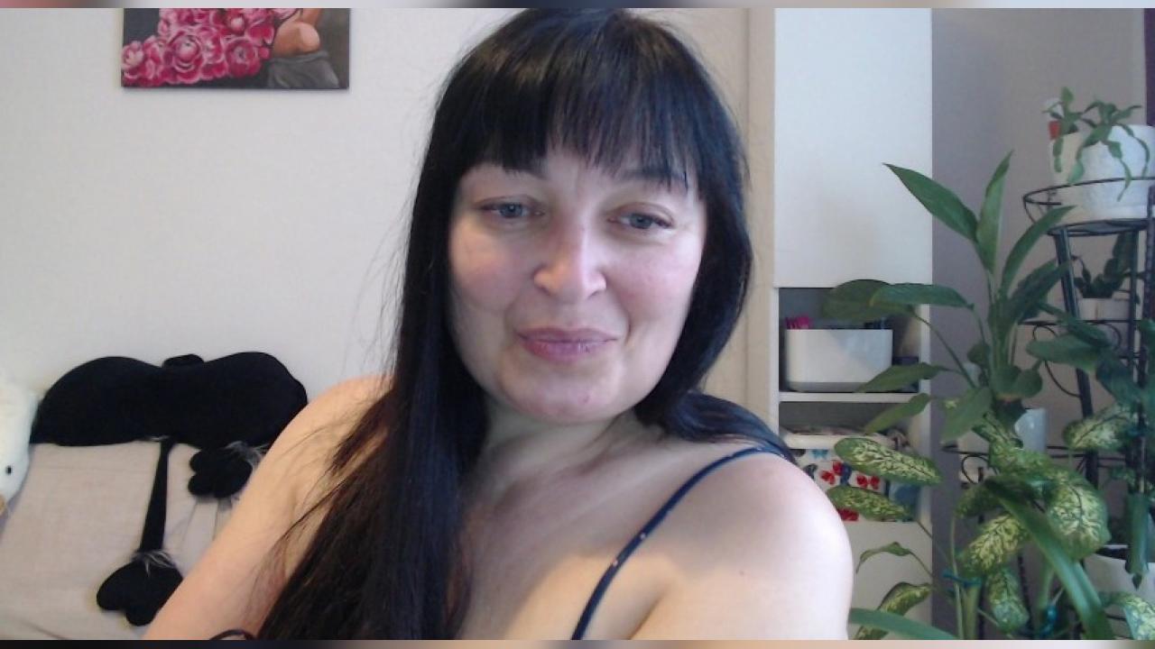 Webcam chat profile for WomenPleasures: Legs, feet & shoes