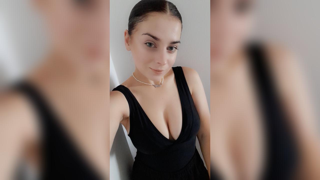 Webcam chat profile for Miralyn: Ask about my Hobbies